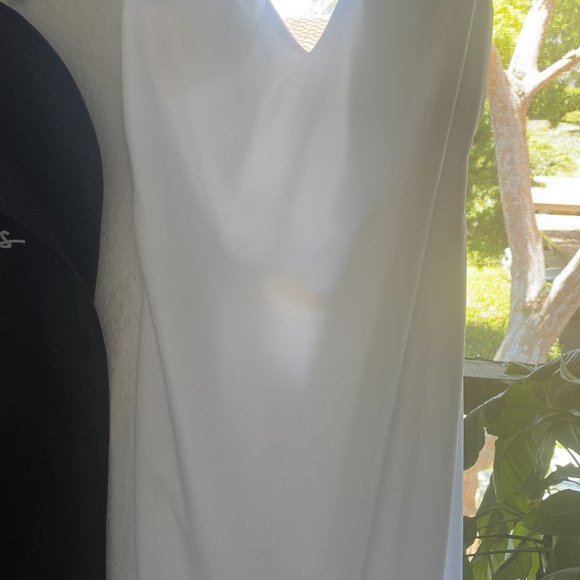 V Neck Mermaid Wedding Dress with Button back - Picture 16 of 16